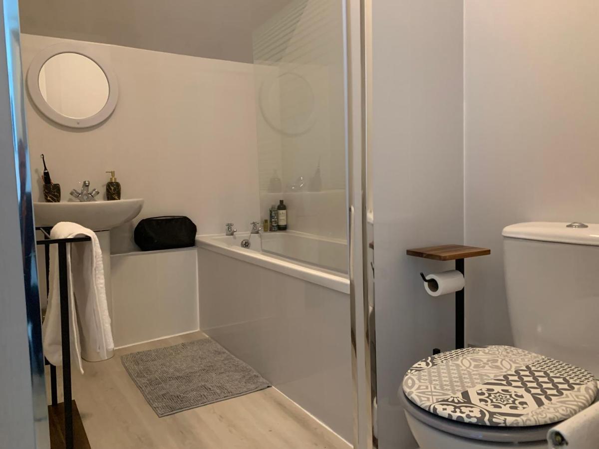 Lovely 2 Bedroom Apartment In Central Location Greenock Dış mekan fotoğraf