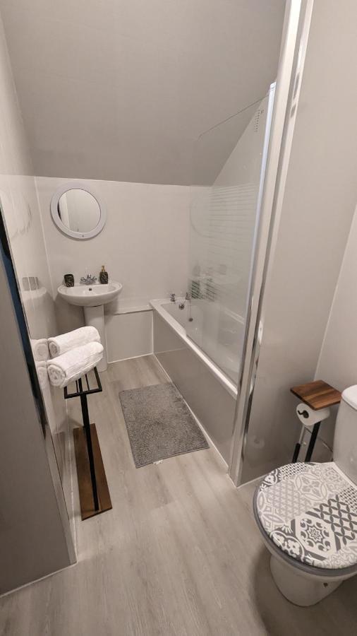 Lovely 2 Bedroom Apartment In Central Location Greenock Dış mekan fotoğraf